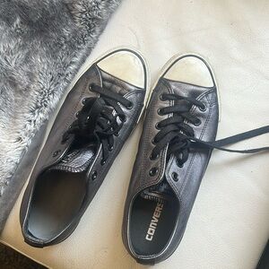 “Leather” dark silver converse
